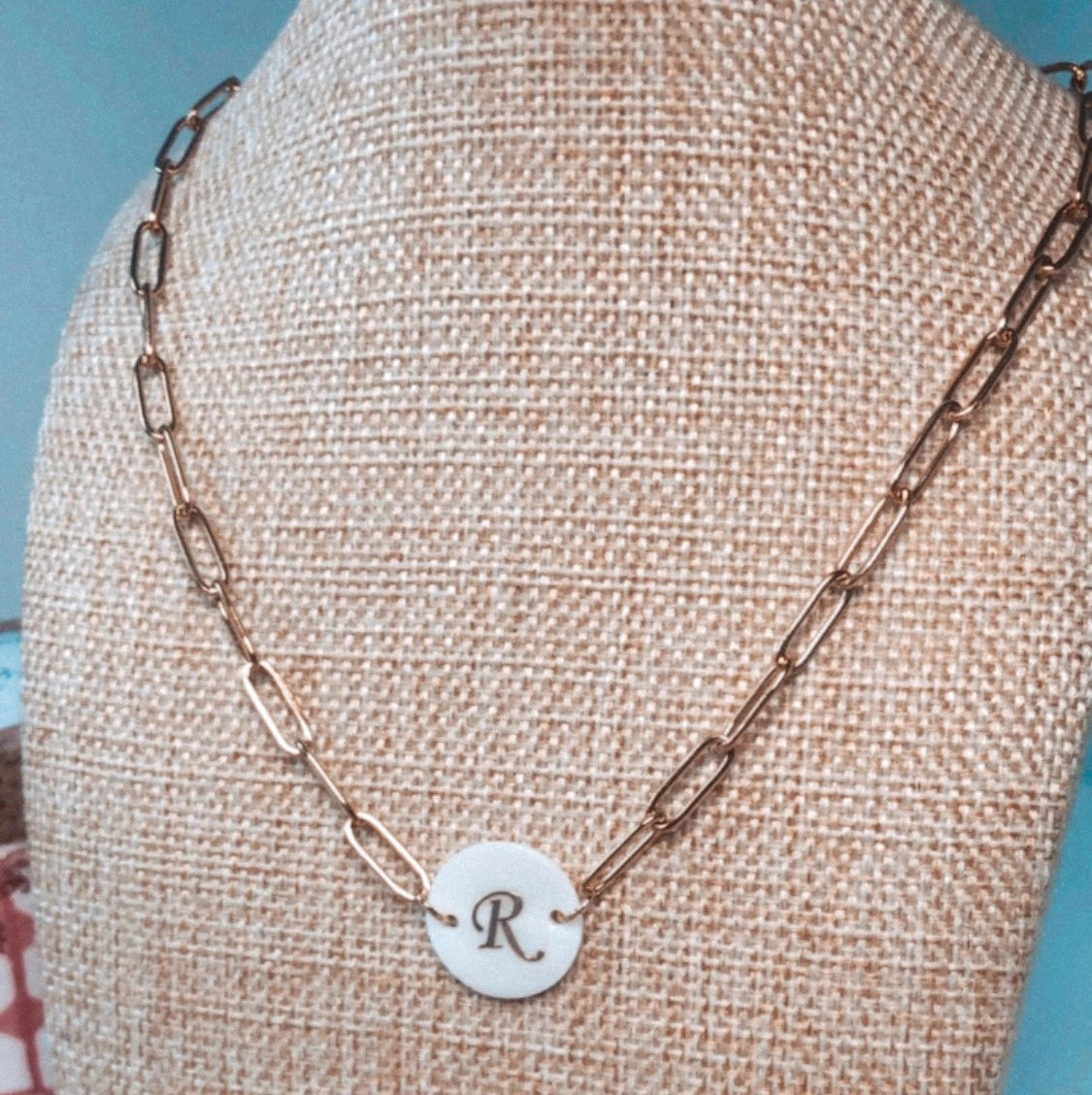 Collar Nacar Inicial Grande