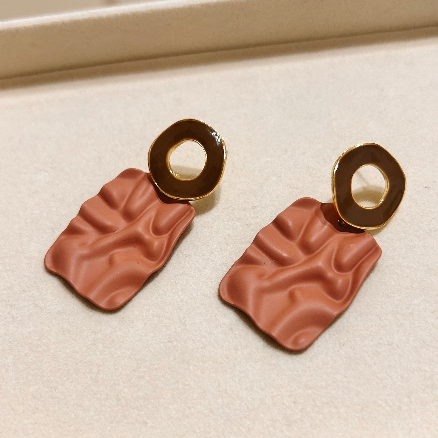 Pendientes Satya